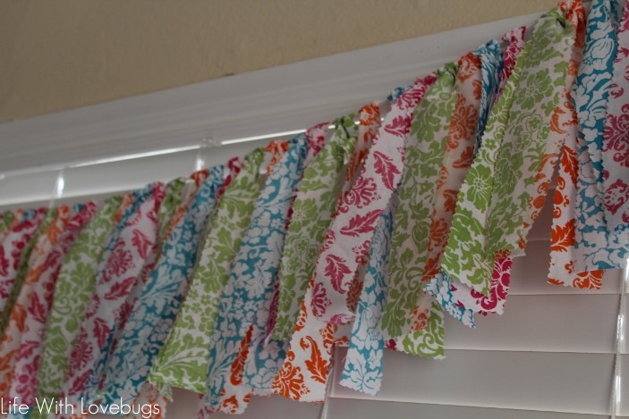 How to Make a Fabric Tie Banner