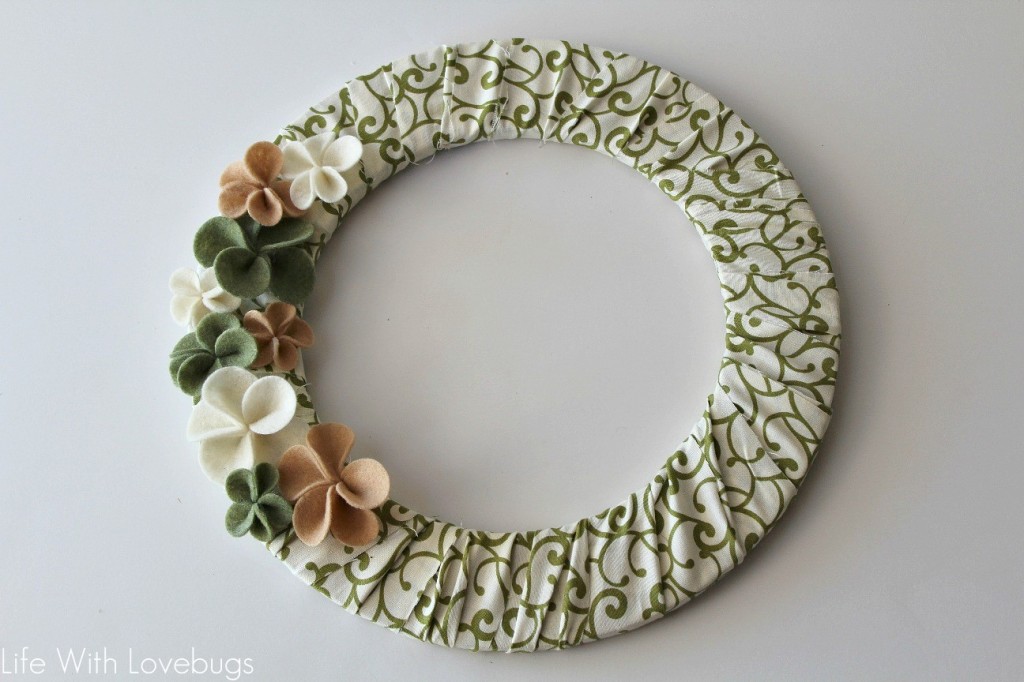 Fabric & Felt Wreath Tutorial 