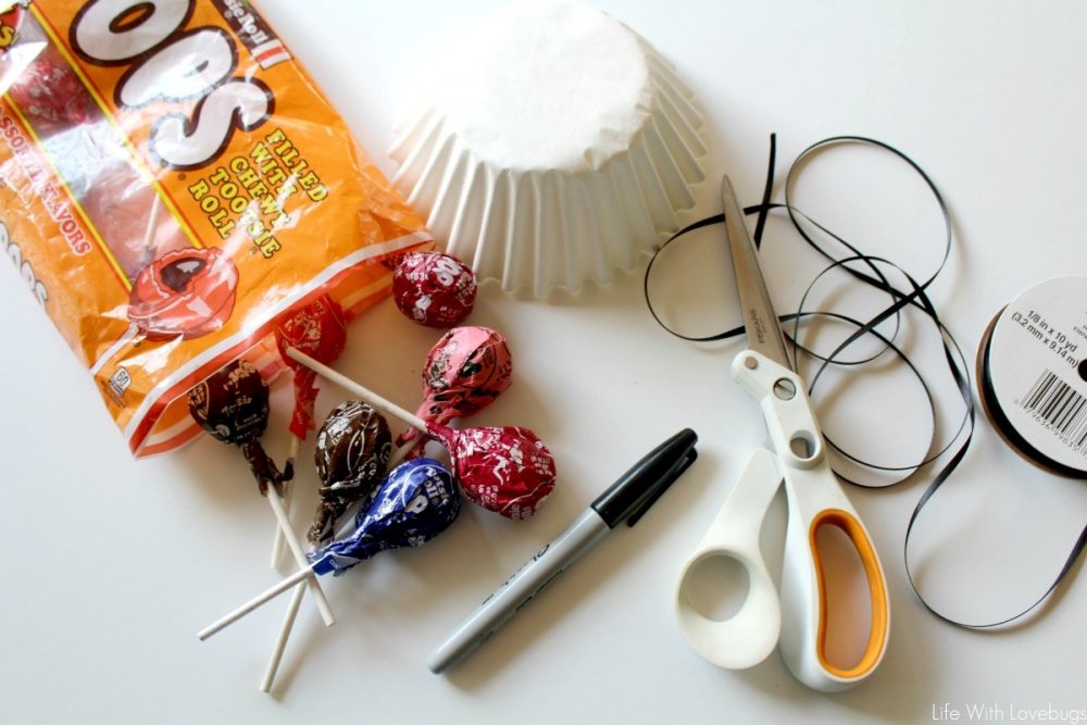 Easy Halloween Craft: Lollipop Ghosts