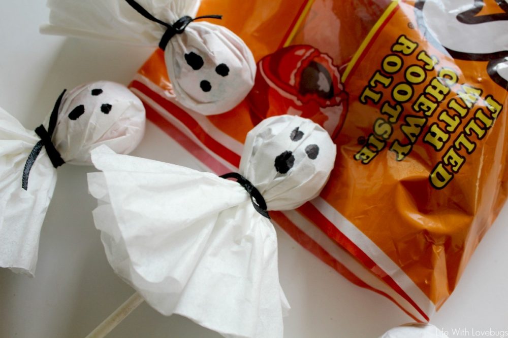 Easy Halloween Craft: Lollipop Ghosts