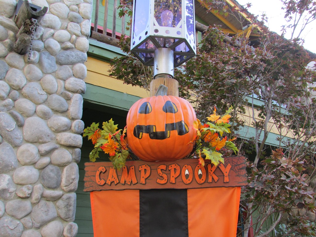 Knotts Berry Farm: Camp Spooky
