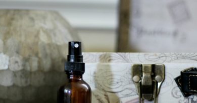DIY Natural Air Freshener Spray + 6 Room Refresher Essential Oil Blends
